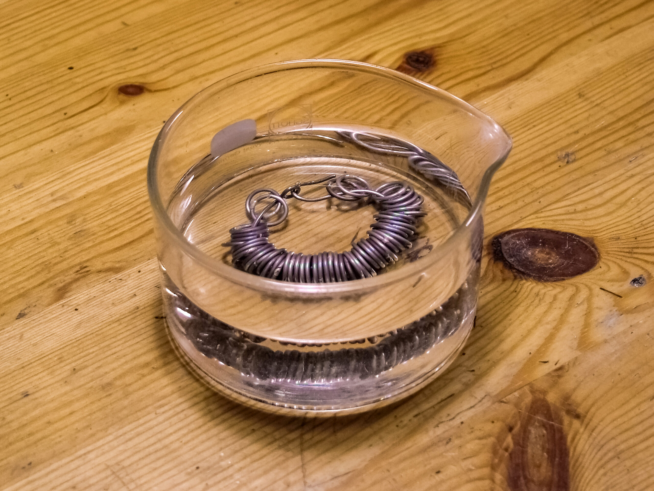 Pickle solution setup for cleaning silver jewelry after soldering